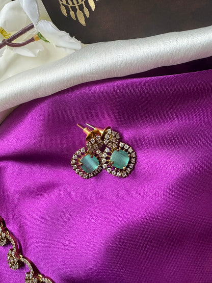 Diamond Inspired Short Necklace with Mint Green Stones