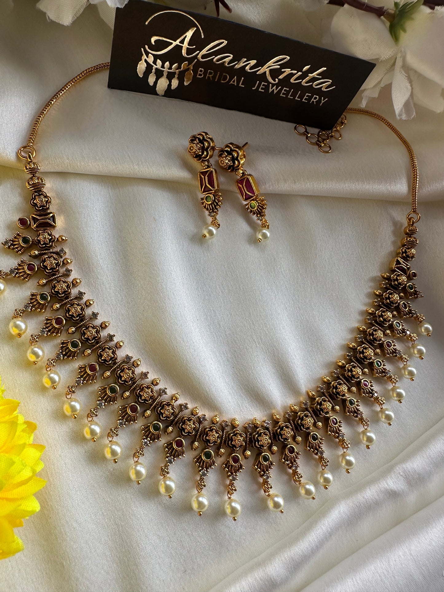 Premium Short Necklace with Pearl Beads