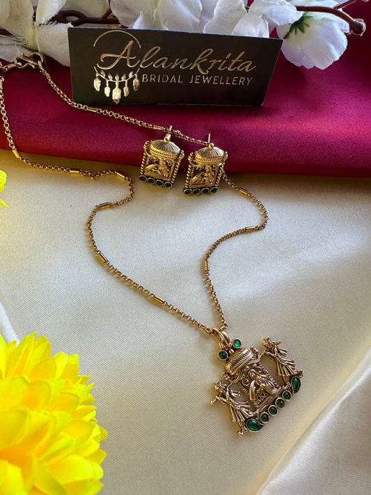 Simple Short Necklace Chain with Pendant