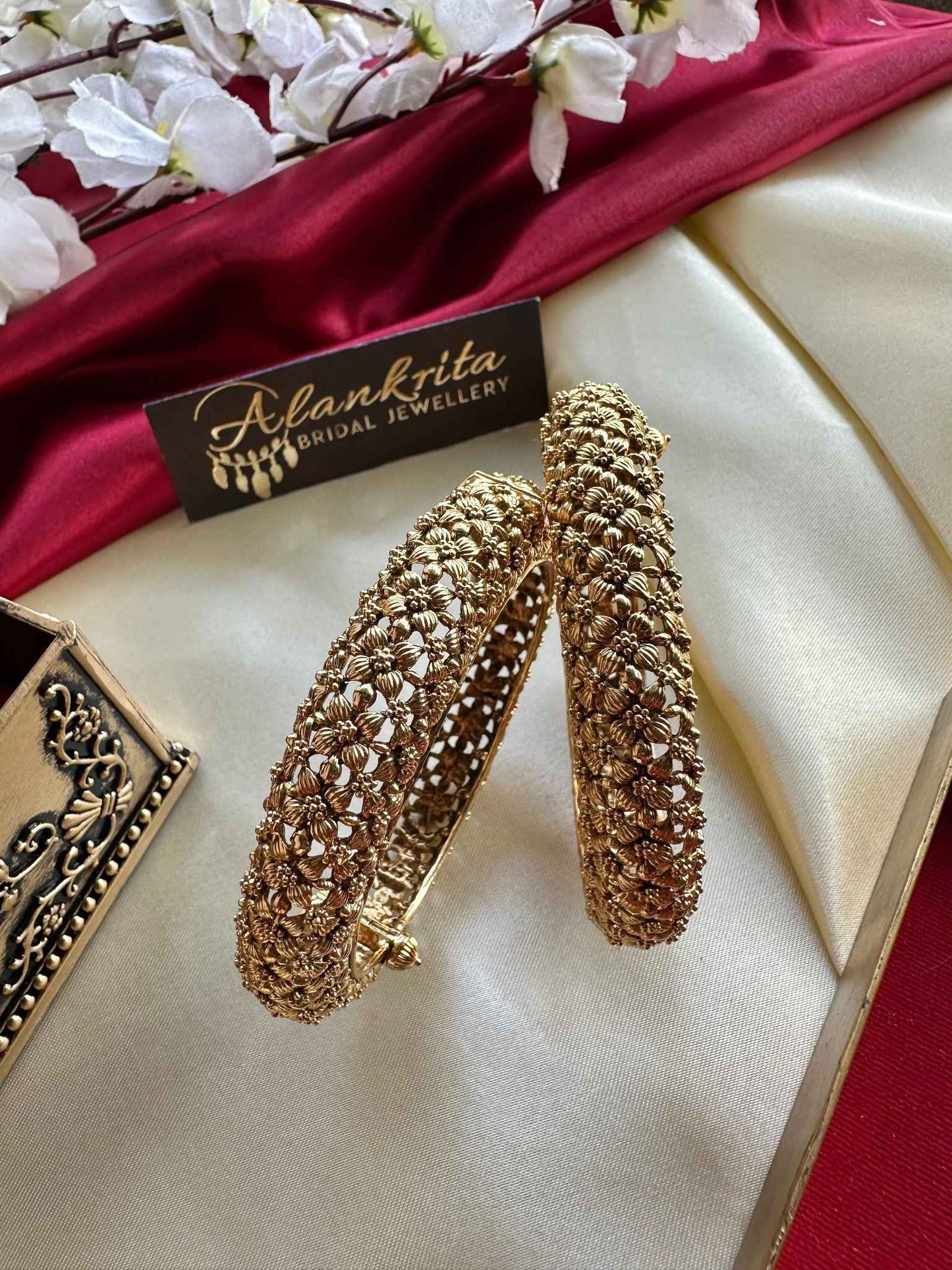 Premium Gold Look Alike Kada Bangles