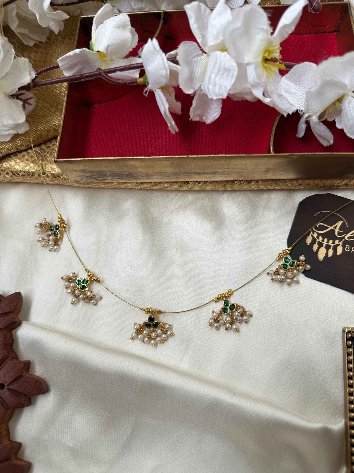 Premium Invisible Necklace with Green Jadau Stones